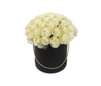 Белая крымская роза в шляпной коробке  (от 15 до 51 шт) 